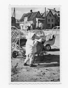 Dziecko na spacerze, I