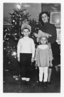 Zabawa karnawałowa - zdjęcie rodzinne Zenony Bełza z dwójką dzieci