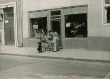 [Na ul. Ratuszowej w Mrągowie]