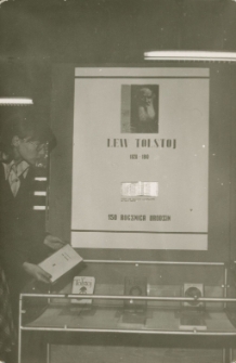 [Bibliotekarka Maria Piątkowska w pracy. 3]