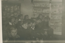 [Odwiedziny w bibliotece. 2]