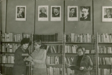 [Bibliotekarze Miejskiej Biblioteki Publicznej w Mrągowie. 3]