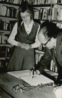 [Spotkanie autorskie z Włodzimierzem Maciągiem w Miejskiej Bibliotece Publicznej w Mrągowie. 2]