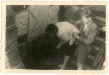 [Rodzina Sterników u Cudownego Źródełka podczas obchodów 70-tej rocznicy Objawień w Gietrzwałdzie]