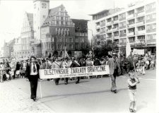 [Pracownicy Olsztyńskich Zakład&oacute;w Graficznych w pochodzie pierwszomajowym. 13]