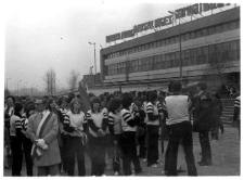 [Sportowcy Olsztyńskich Zakładów Graficznych w pochodzie pierwszomajowym]