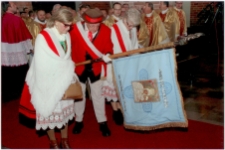 Poczet sztandarowy Związku Kurpiów na Warmii i Mazurach. [4]