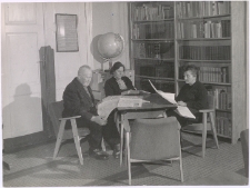 [Kącik czytelniczy w Powiatowej i Miejskiej Bibliotece Publicznej w Braniewie]