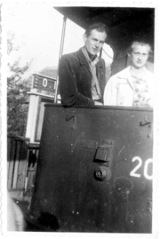 [Fotograf Ryszard Sternik w olsztyńskim tramwaju]