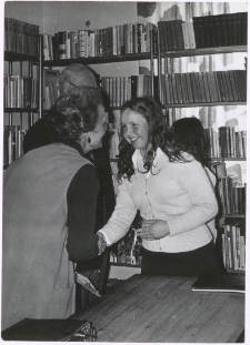 [Spotkanie autorskie z Aliną i Czesławem Centkiewiczami w Miejskiej Bibliotece Publicznej w Mrągowie. 2]