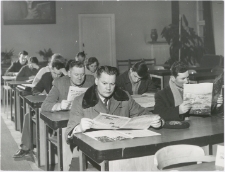 [Czytelnia czasopism Wojewódzkiej i Miejskiej Biblioteki Publicznej w Olsztynie w Starym Ratuszu. 3]