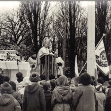 [Poświęcenie sztandaru Solidarności Rominckiego Kombinatu Rolnego na placu Zwycięstwa w Gołdapi. 26.04.1981 r. 4]