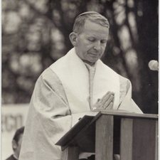 [Poświęcenie sztandaru Solidarności Rominckiego Kombinatu Rolnego na placu Zwycięstwa w Gołdapi. 26.04.1981 r. 2]