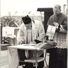 [Poświęcenie sztandaru Solidarności Rominckiego Kombinatu Rolnego na placu Zwycięstwa w Gołdapi. 26.04.1981 r. 8]