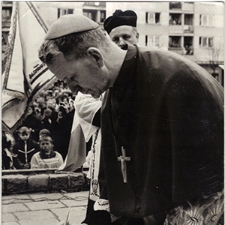 [Poświęcenie sztandaru Solidarności Rominckiego Kombinatu Rolnego na placu Zwycięstwa w Gołdapi. 26.04.1981 r. 14]