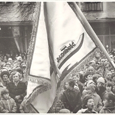 [Poświęcenie sztandaru Solidarności Rominckiego Kombinatu Rolnego na placu Zwycięstwa w Gołdapi. 26.04.1981 r. 15]