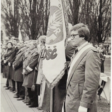[Poświęcenie sztandaru Solidarności Rominckiego Kombinatu Rolnego na placu Zwycięstwa w Gołdapi. 26.04.1981 r. 18]