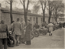 [Motocykliści sekcji motorowej Zrzeszenia Sportowego "Kolejarz" Olsztyn. 1]