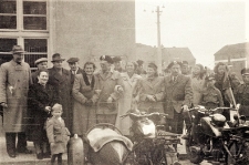 [Motocykliści i entuzjaści sekcji motorowej Zrzeszenia Sportowego "Kolejarz" Olsztyn]