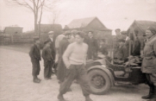 [Na trasie rajdu motocyklowego Zrzeszenia Sportowego "Kolejarz" Olsztyn]