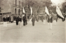 [Członkowie Zrzeszenia Sportowego "Kolejarz" Olsztyn podczas parady sportowej. 1]