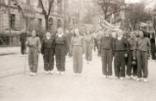 [Członkowie Zrzeszenia Sportowego "Kolejarz" Olsztyn podczas parady sportowej. 2]