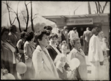 [Bibliotekarze w pochodzie pierwszomajowym. 2]