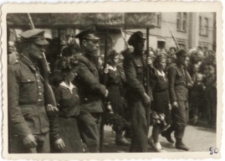 [Wojsko w procesji Bożego Ciała w Olsztynie w 1946 r. 3]