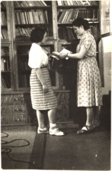 [W Powiatowej Bibliotece Publicznej w Mrągowie. 2]