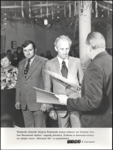 [Wręczenie nagrody sołtysowi wsi Grabowo za zwycięstwo w konkursie "Wzorowa Wieś"]