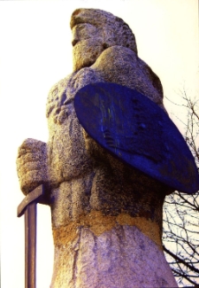 [Pomnik Rocha w Mrągowie. 3]