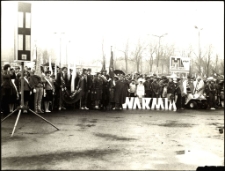 [Pracownicy Zakładu Przemysłu Odzieżowego "Warmia" w pochodzie pierwszomajowym. 1]