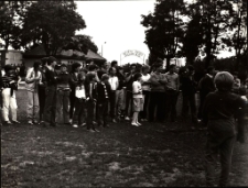 [Impreza na stadionie. 2]