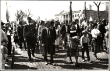 [Pracownicy Powiatowego Domu Kultury w Mrągowie w pochodzie pierwszomajowym. 5]