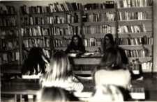 [Spotkanie autorskie z Maryną Okęcką-Bromkową w Powiatowej i Miejskiej Bibliotece Publicznej w Mrągowie 1974. 1]