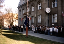 [Wciągnięcie na maszt flagi Unii Europejskiej w Mrągowie 2004. 1]