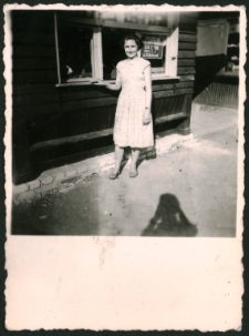 [Kiosk spożywczy naprzeciw młyna ul. Wolności]