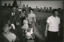 [Całą rodziną idziem nad rzekę Działdówkę]