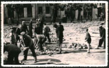 [Zrywanie bruku na Placu Mickiewicza w Działdowie. 5]