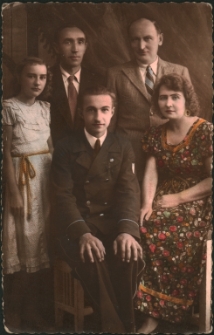 [Rodzina Przybylskich ze szwagrem Bolesławem Przyjemskim - kolorowana]