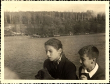 [Nad jeziorem Czos. 1]