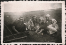 [Praca w polu w okolicach Dłutowa 1943. 1]