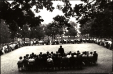 [Nauczyciele i uczennice Studium Wychowawczyń Przedszkoli w Mrągowie. 1]