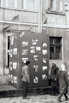 [Festiwal Filmów Radzieckich w Działdowie, uliczna wystawa forografii]