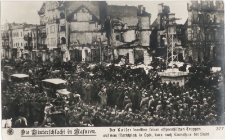 Die Winterschlacht in Masuren. Der Kaiser inmitten seiner ostpreußischen Truppen aus dem Marktplatz in Lyck, kurz nach Einnahme der Stadt