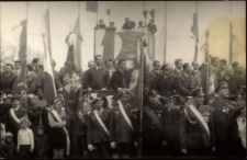 [Trybuna honorowa podczas pochodu pierwszomajowego. 4]