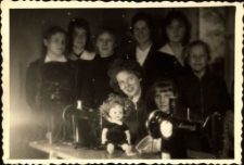 [Pracownia krawiecka w Domu Harcerza w Mrągowie]