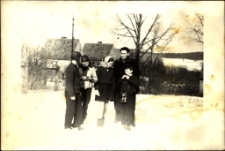 [Spacer z dziećmi. 2]