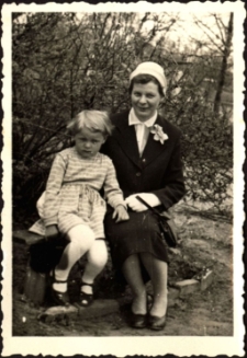 [Matka i dziecko. 4]