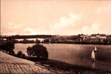 Widok na Półwysep Czterech Wiatrów i WOSzK Mrągowo. [1]